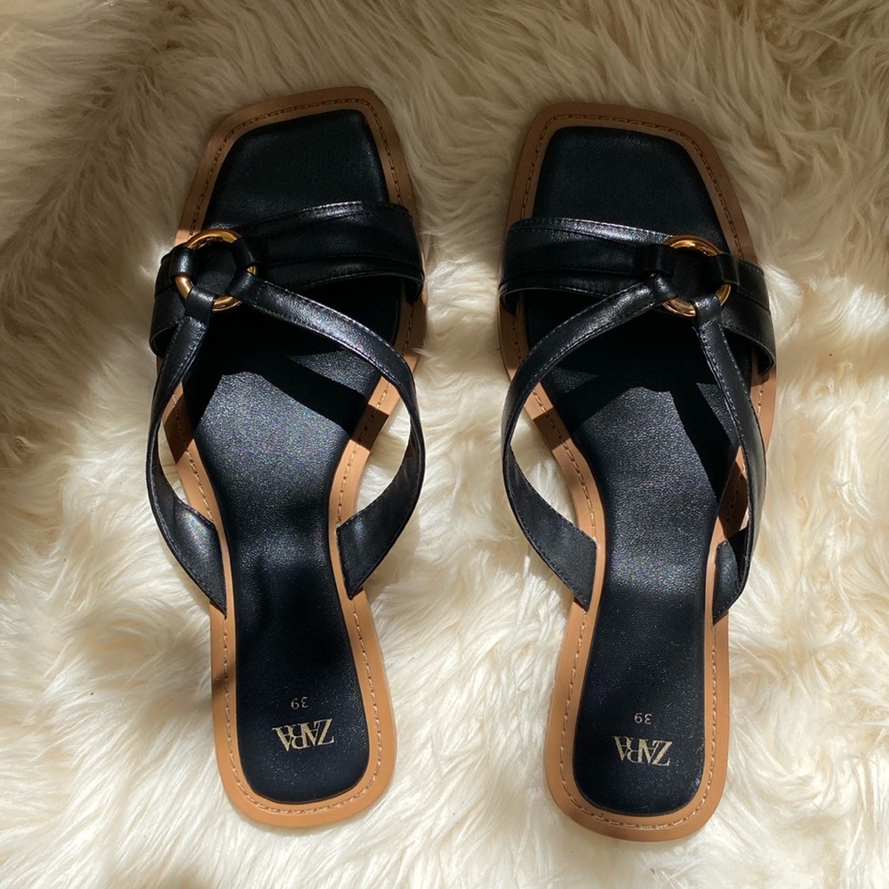 Zara black and gold sandals size 39 / fit like a US 8